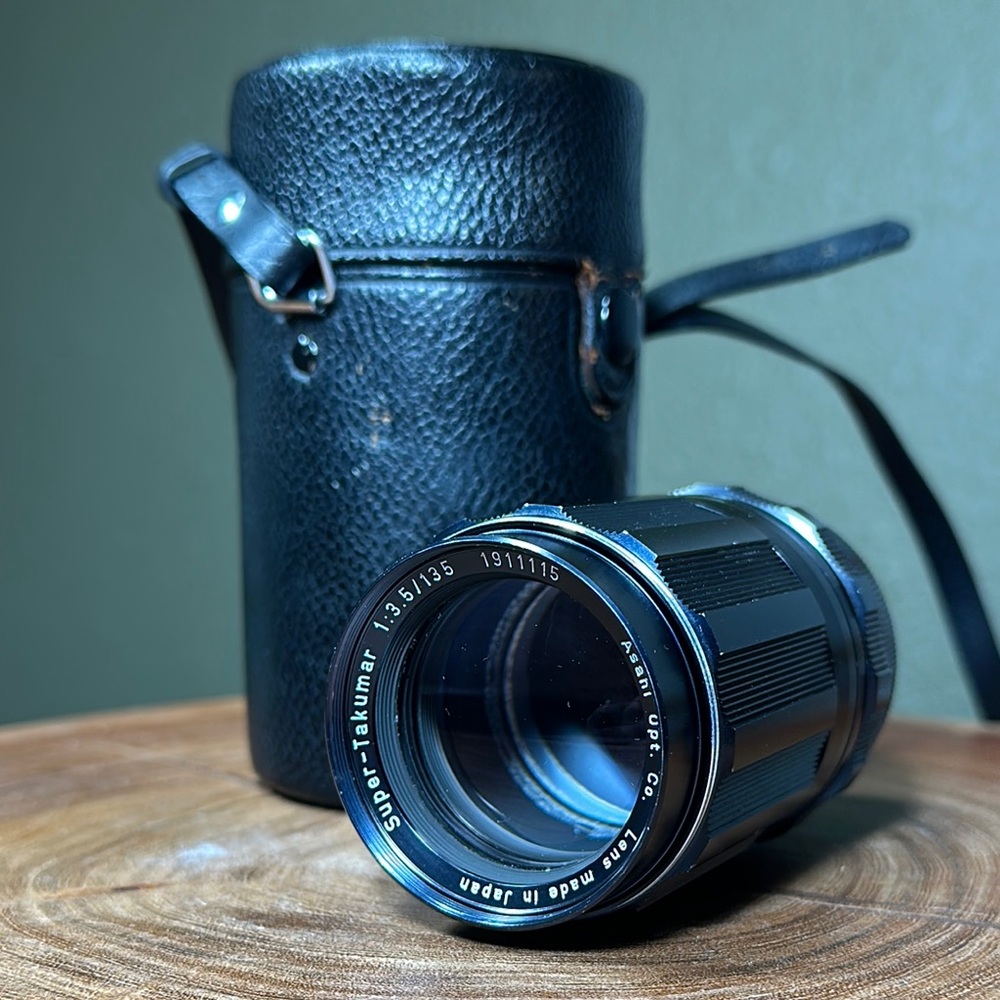 Pentax Super-Takumar 135mm f/3.5 Lens w/ Leather Case - M42 Mount